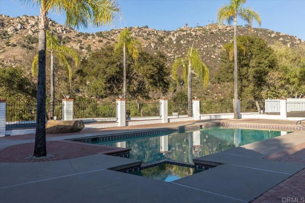 https://cdn.realtyfeed.com/cdn/127/306391600/1cf86512ae1f9544b533497f794d5ee2.webp