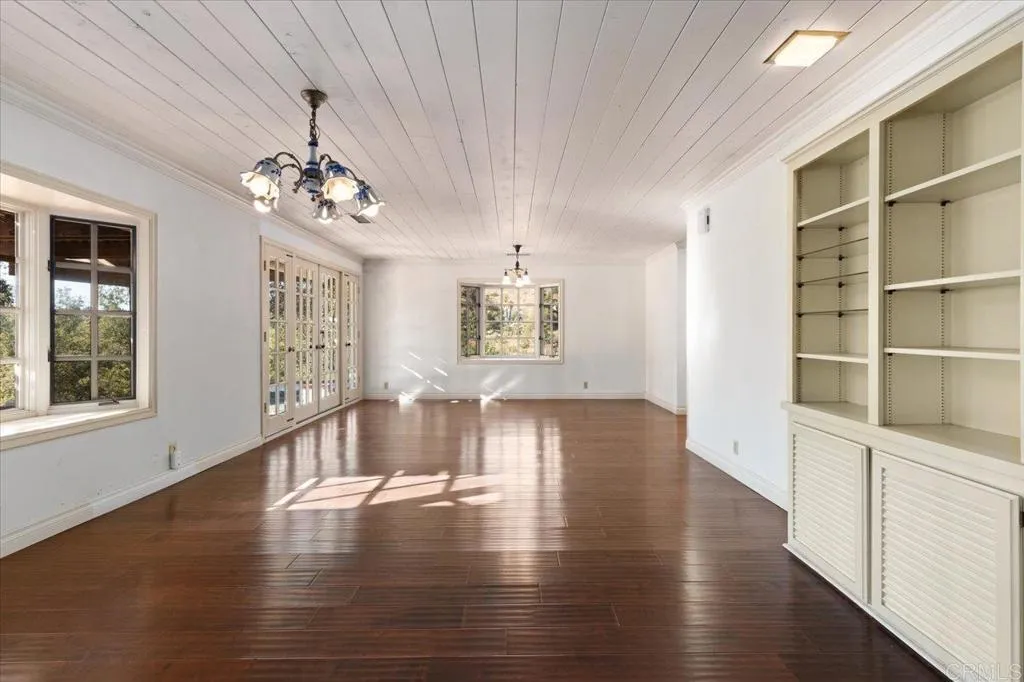 https://cdn.realtyfeed.com/cdn/127/306391600/31769bb9305b40dd621f3b5de1b3144d.webp
