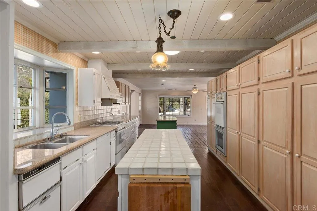 https://cdn.realtyfeed.com/cdn/127/306391600/31dba948a1a7153b937c2a92d52aecb0.webp