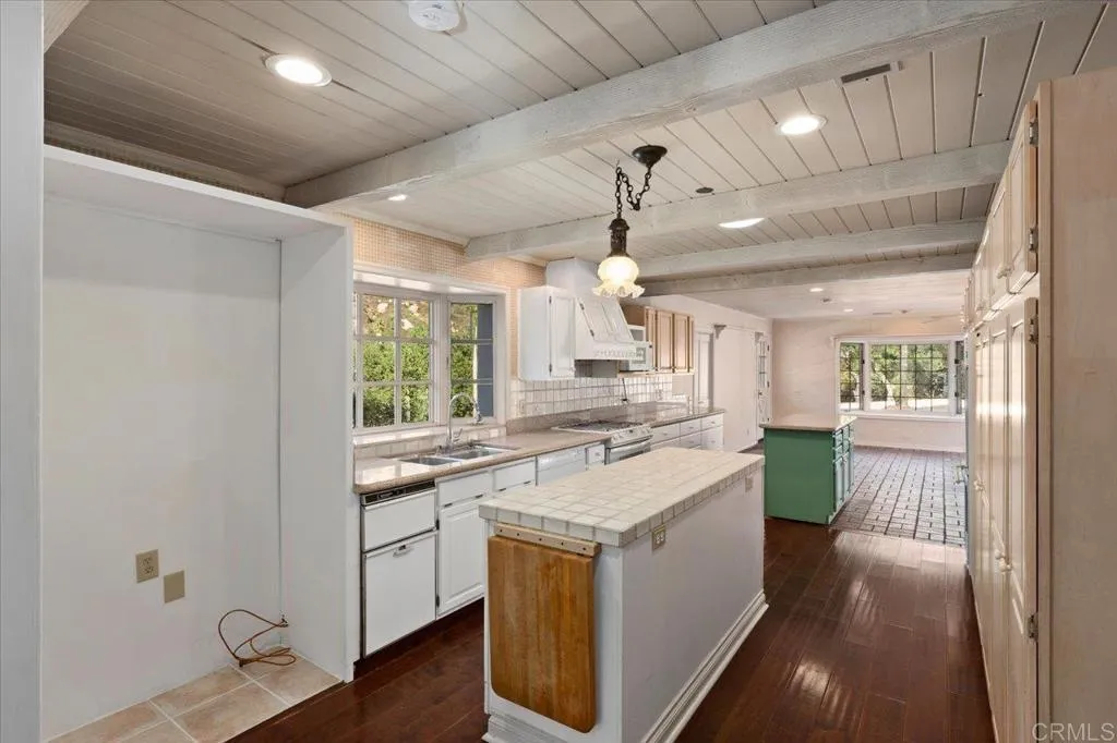 https://cdn.realtyfeed.com/cdn/127/306391600/37c39cb3f151080b34291582f7a55ec9.webp