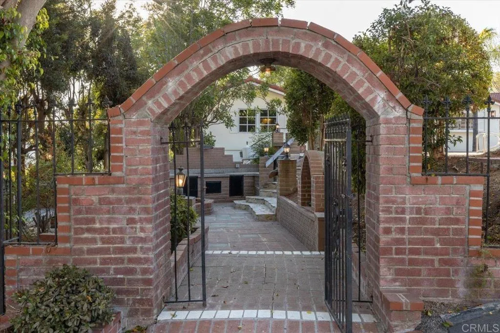 https://cdn.realtyfeed.com/cdn/127/306391600/3a991f96716926fe99862d1fdaf9c0c4.webp