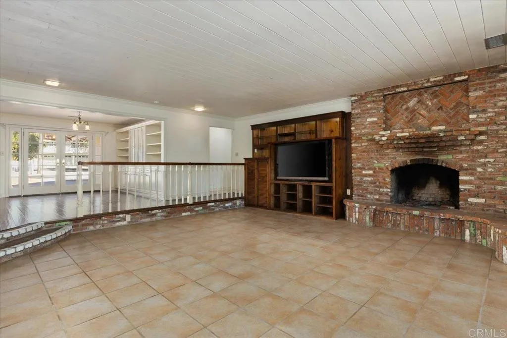https://cdn.realtyfeed.com/cdn/127/306391600/deebeb83247c087f36a9dd6ddf62eb18.webp