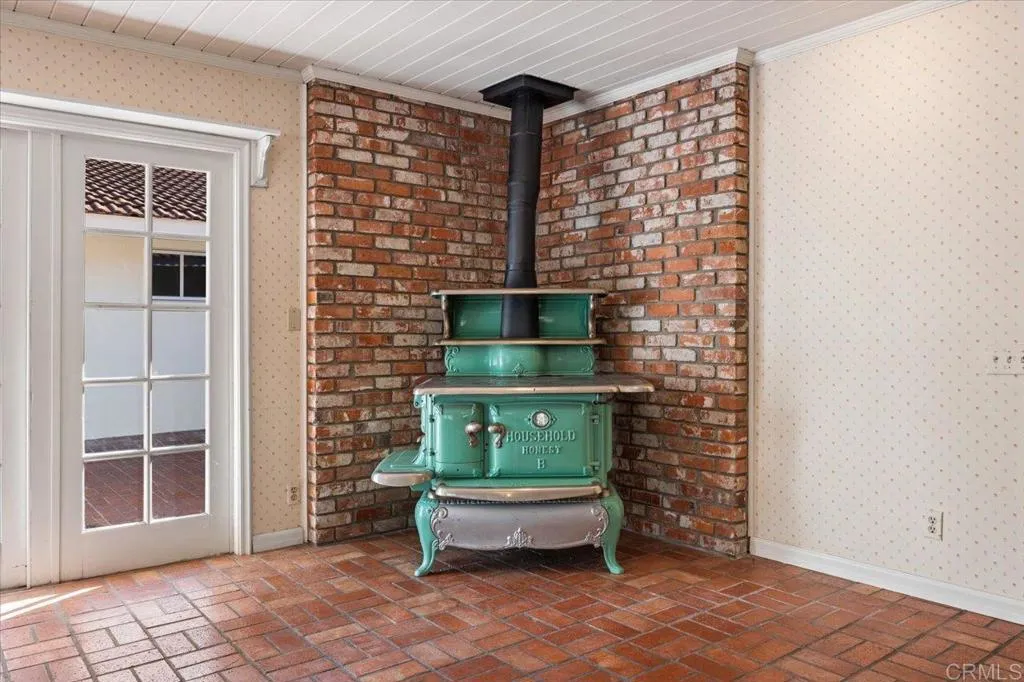 https://cdn.realtyfeed.com/cdn/127/306391600/f6c05857282f65e2057dd1d1ffe12d18.webp