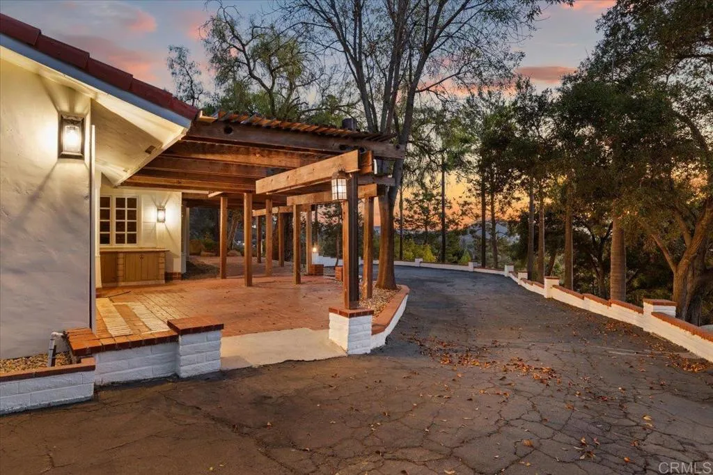 https://cdn.realtyfeed.com/cdn/127/306391600/fa235bf01cc52e57b4164767932952a8.webp