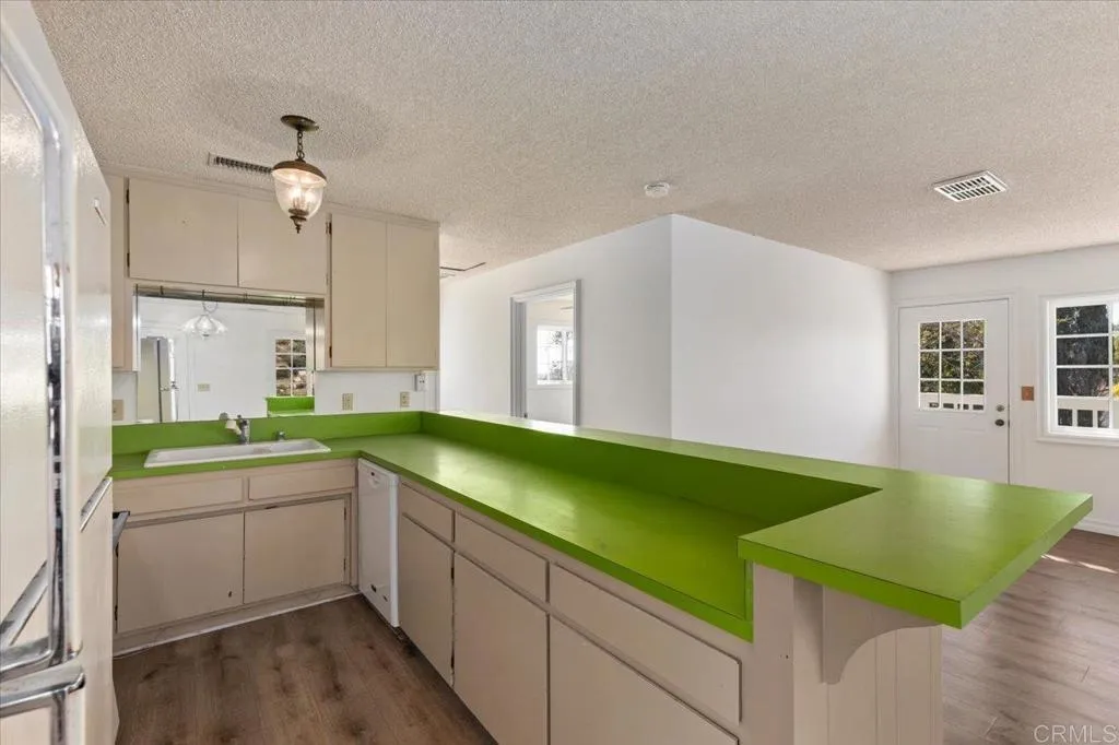 https://cdn.realtyfeed.com/cdn/127/306391600/fbf88ff6bd260717d9a71c9d615ba414.webp