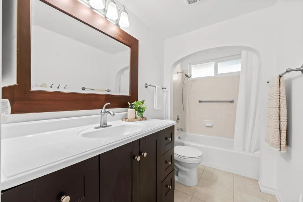 https://cdn.realtyfeed.com/cdn/127/306391988/315d7afbd4bd4f1abaaee76de86673fb.webp