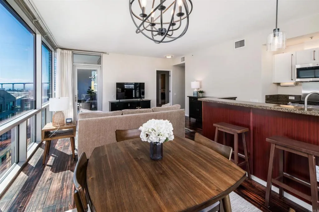 https://cdn.realtyfeed.com/cdn/127/306392262/2f64f2a4785676ccb554583c505aa9b6.webp