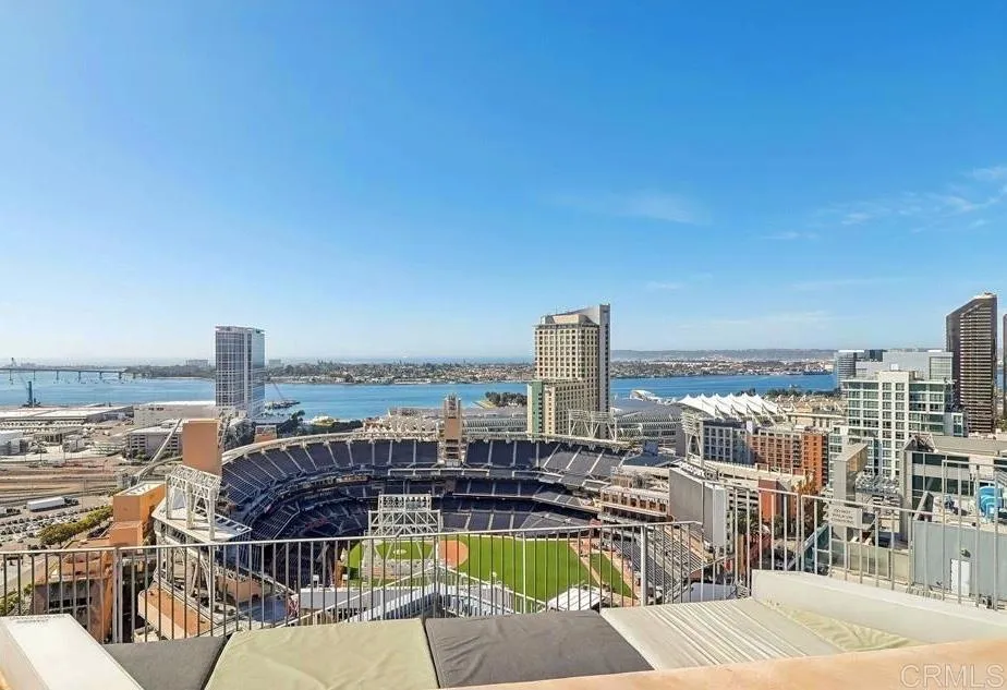 https://cdn.realtyfeed.com/cdn/127/306392262/64ce0f62abe6eb5dbd9a09b98b665a92.webp
