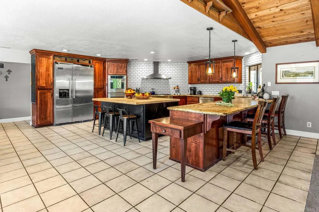 https://cdn.realtyfeed.com/cdn/127/306392429/618a59b552d9eded79c7e68cf069b63f.webp