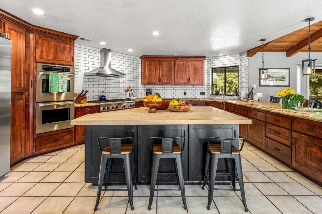 https://cdn.realtyfeed.com/cdn/127/306392429/9a582b1d68409bdf7a4e45c926ac1eee.webp