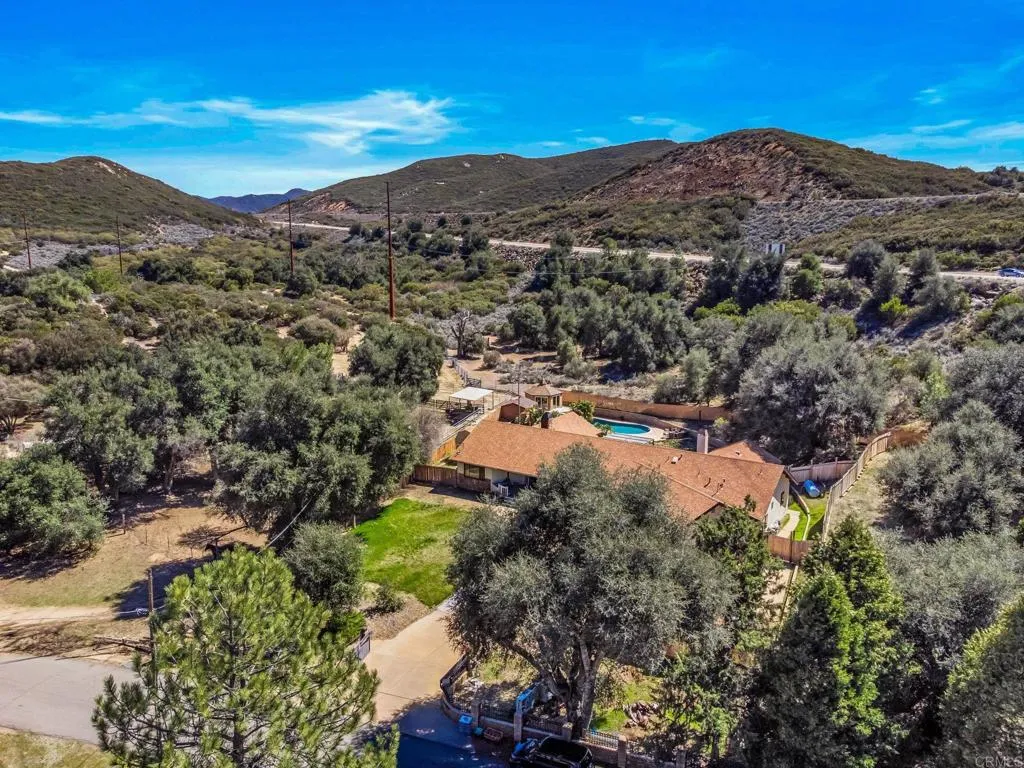 https://cdn.realtyfeed.com/cdn/127/306392429/a0fee907f01c6279a60ce841cf757f94.webp