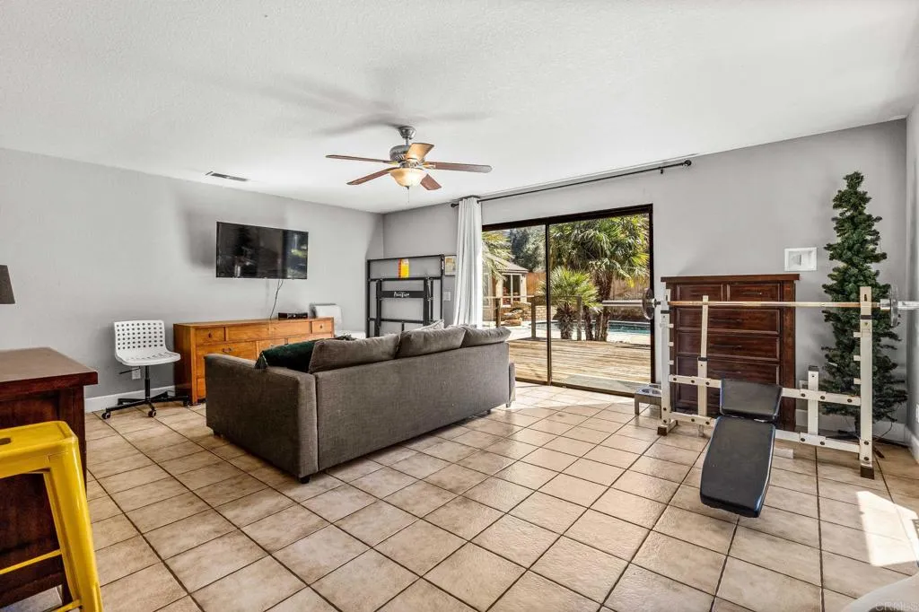https://cdn.realtyfeed.com/cdn/127/306392429/b7073ea241157b7159edac2b9292621a.webp
