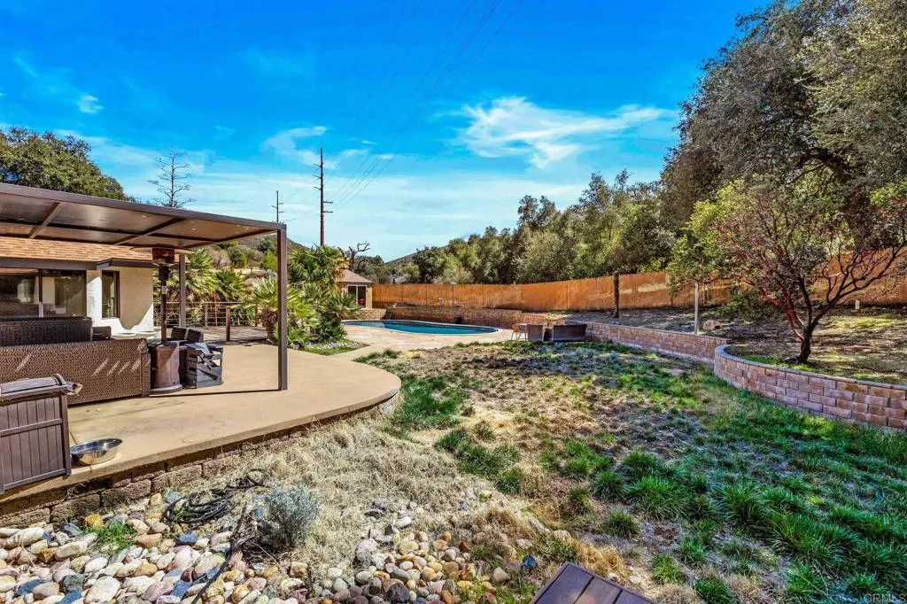 https://cdn.realtyfeed.com/cdn/127/306392429/bd8d1bbd5991e8147d7ac0a8c125ebe8.webp
