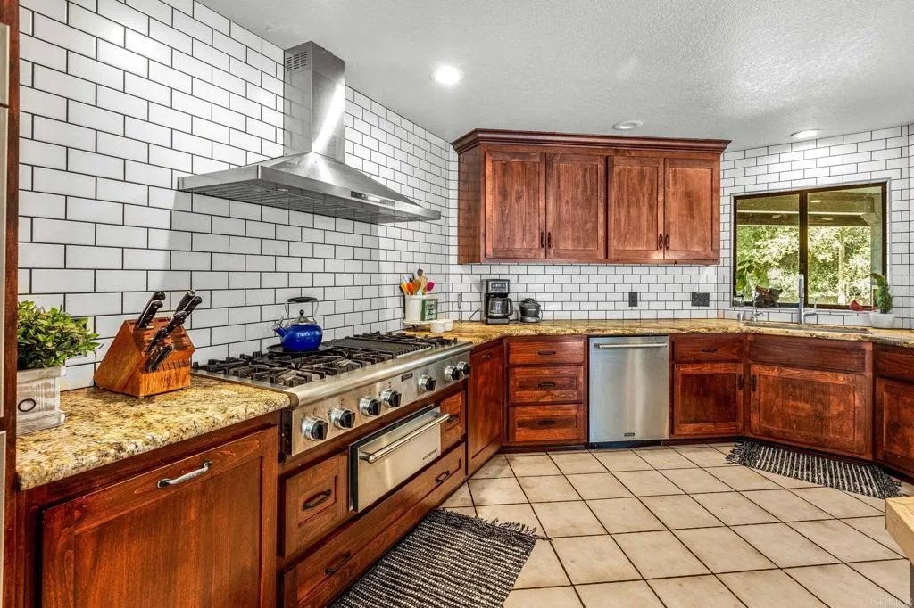 https://cdn.realtyfeed.com/cdn/127/306392429/c1970af31038091c03d5b8b277ba83b1.webp