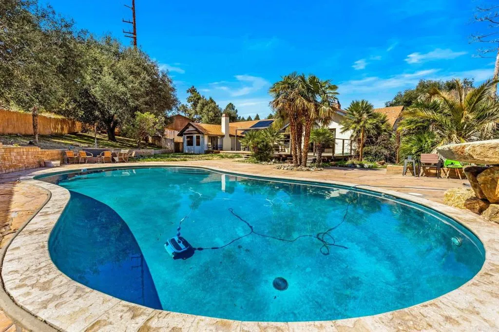 https://cdn.realtyfeed.com/cdn/127/306392429/e6c206fb0203be547f20c798cd9686f9.webp