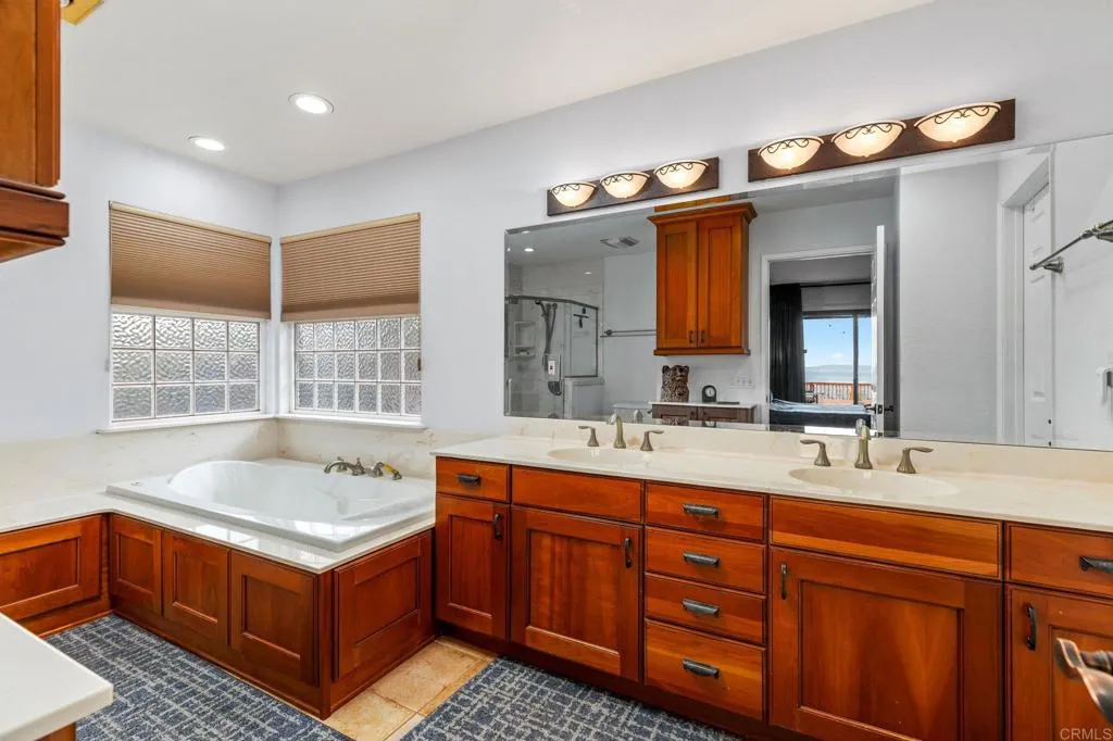 https://cdn.realtyfeed.com/cdn/127/306392571/2e0e93c586793612a7b789c0cc2dd32b.webp