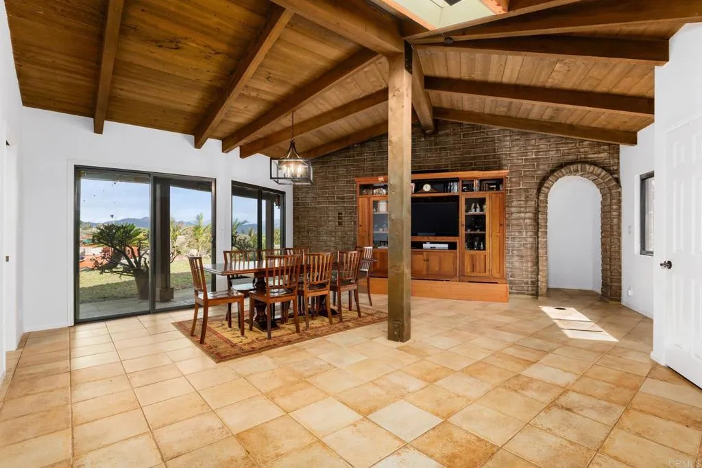 https://cdn.realtyfeed.com/cdn/127/306392571/3676c1ea5b7ecac0ec152c03fd09ff66.webp
