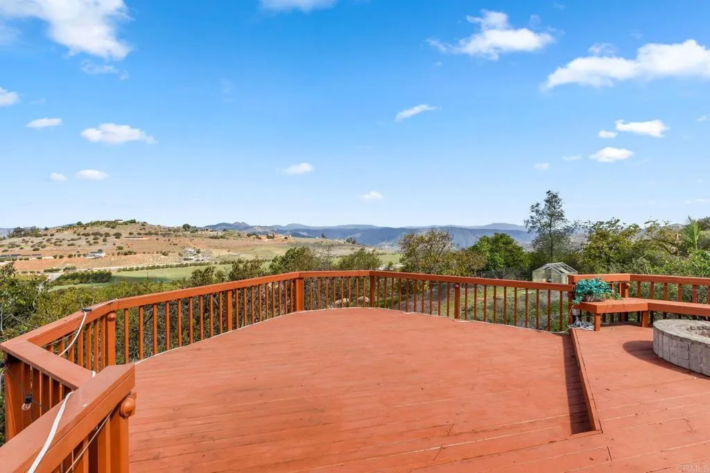 https://cdn.realtyfeed.com/cdn/127/306392571/8694613abf8a4fea8483ad2d8ff8cc0f.webp