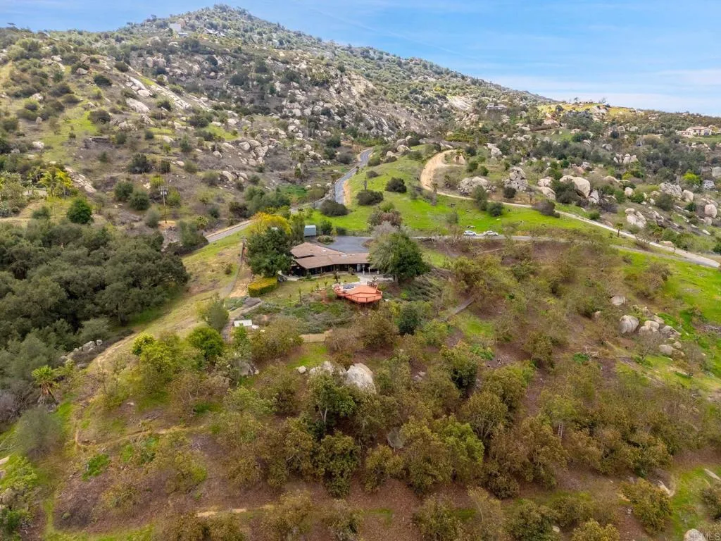 https://cdn.realtyfeed.com/cdn/127/306392571/bfcd2cebf1e52caca1af5fd2e1fe10dd.webp