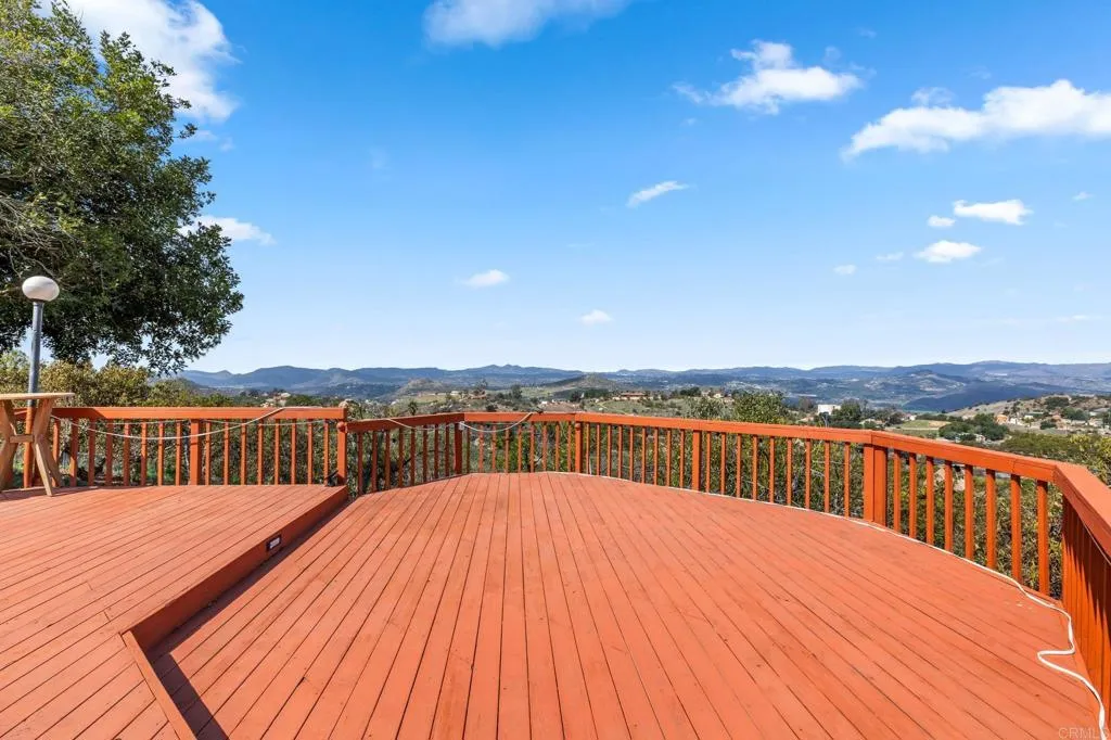 https://cdn.realtyfeed.com/cdn/127/306392571/c12f48d38f2bc1e5c7aab28ea64a4041.webp