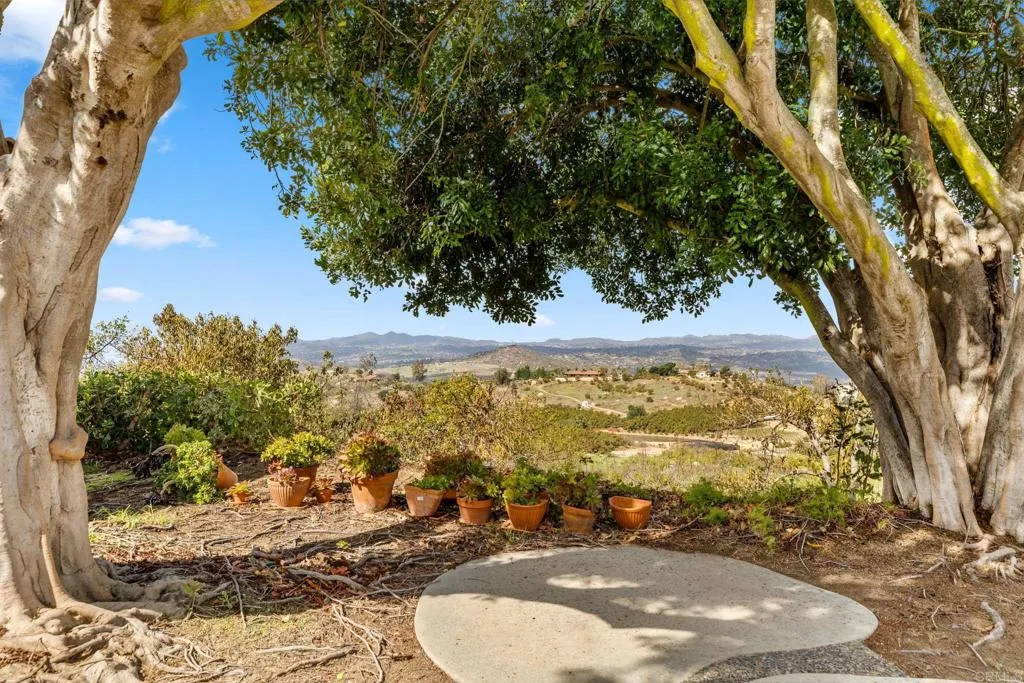 https://cdn.realtyfeed.com/cdn/127/306392571/e329905de229eee9d9e3eaef0e313580.webp