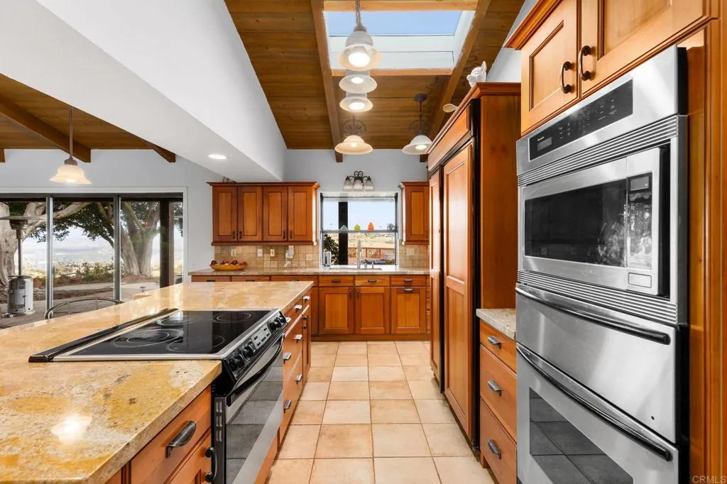 https://cdn.realtyfeed.com/cdn/127/306392571/e5ced18d666c73eb8665edb0dd92d02f.webp