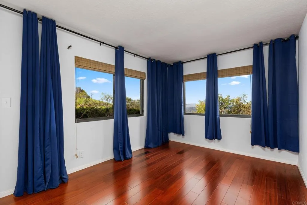 https://cdn.realtyfeed.com/cdn/127/306392571/eb25201d23ecf7e13f8f209461207f13.webp