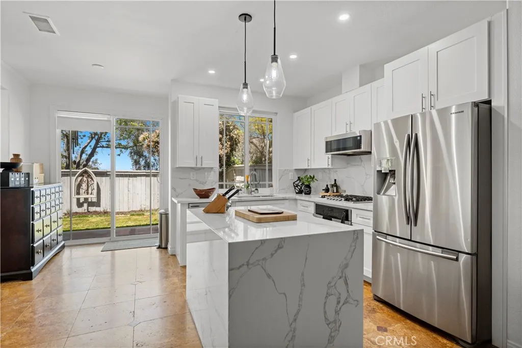 https://cdn.realtyfeed.com/cdn/127/306393709/a659aa7433c86bce0eb7bc2739b93100.webp