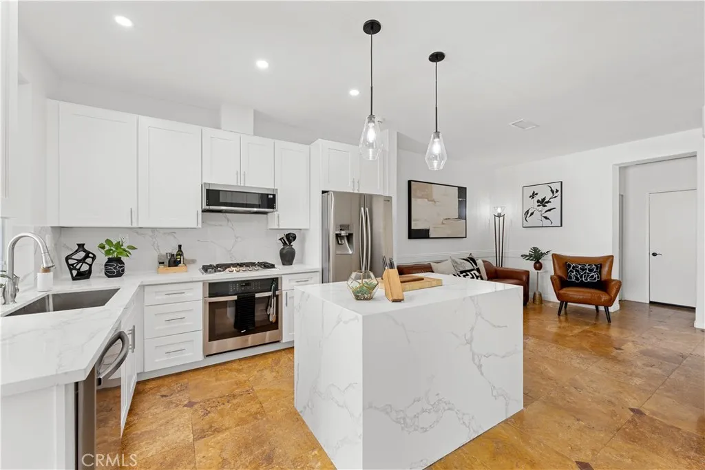 https://cdn.realtyfeed.com/cdn/127/306393709/d8689bda9e95fa232f815e16f1ae9fb7.webp