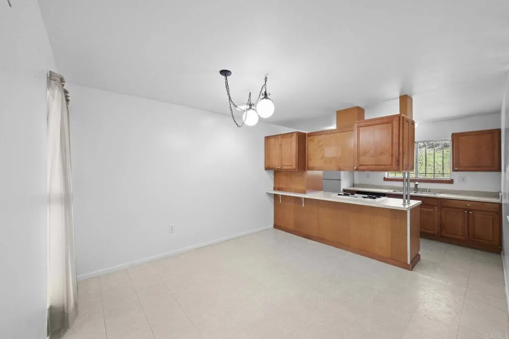 https://cdn.realtyfeed.com/cdn/127/306393835/90bcf681ca4ca25f92eaea1280511c61.webp