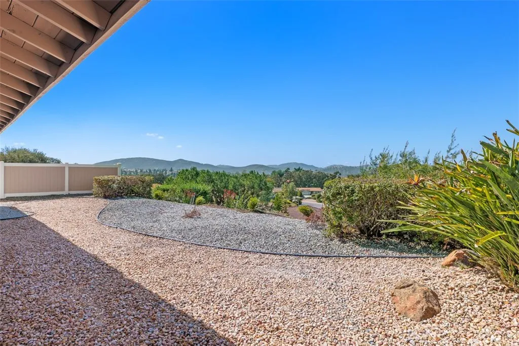 https://cdn.realtyfeed.com/cdn/127/306394149/03f83d3a36bd2631d31c180e95132471.webp