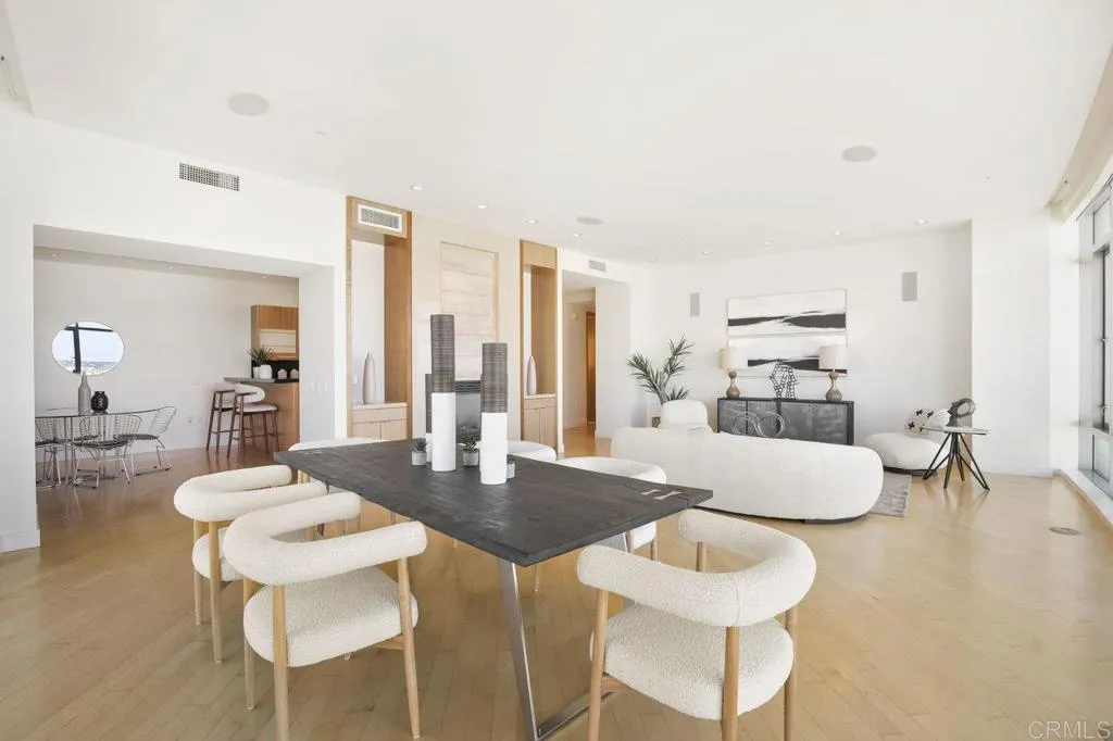 https://cdn.realtyfeed.com/cdn/127/306394201/84aec716cd9d39615798296fe559db53.webp