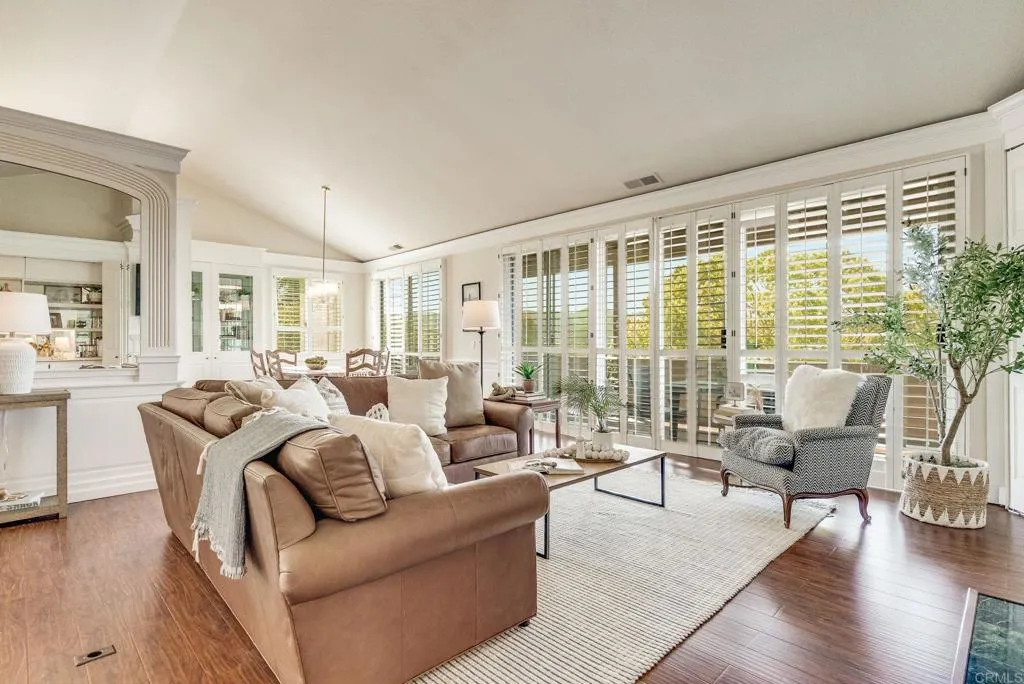 Photo #5: PTP2502068 Listing 