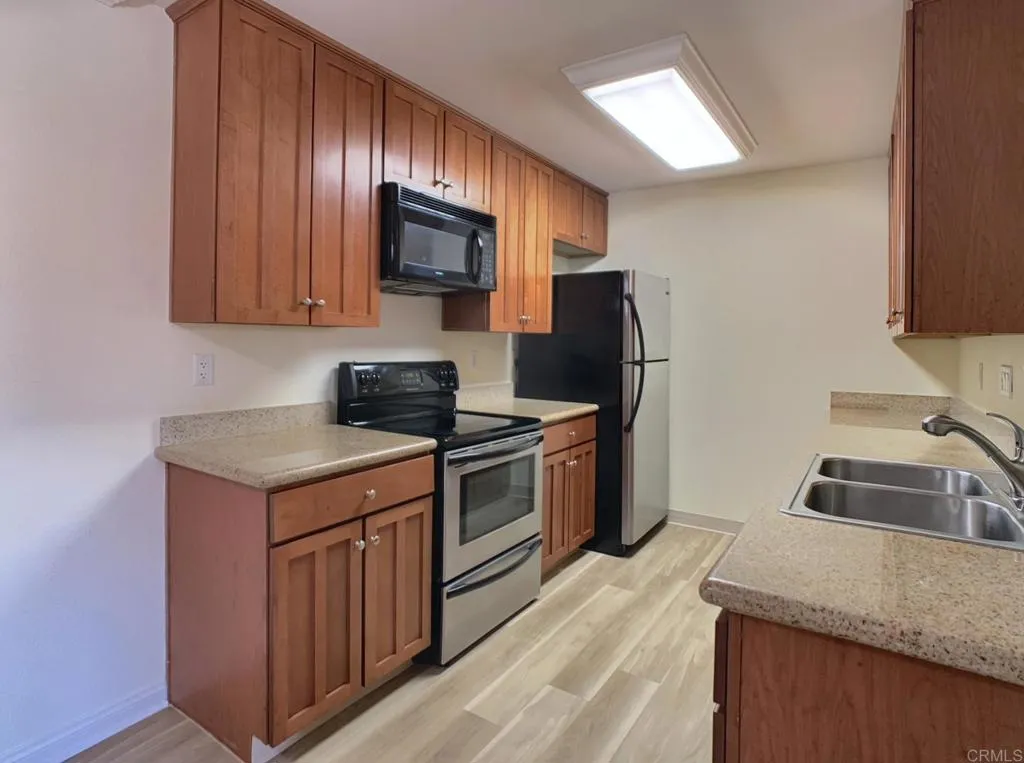 Photo #4: PTP2502102 Listing 