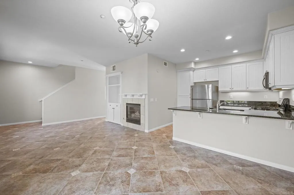 https://cdn.realtyfeed.com/cdn/127/306395132/973ed640e1fea8ffdadd644ebaed4a57.webp