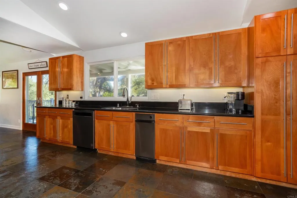 https://cdn.realtyfeed.com/cdn/127/306395349/4c5bb7349d0667fe72dc0e473a66cd05.webp