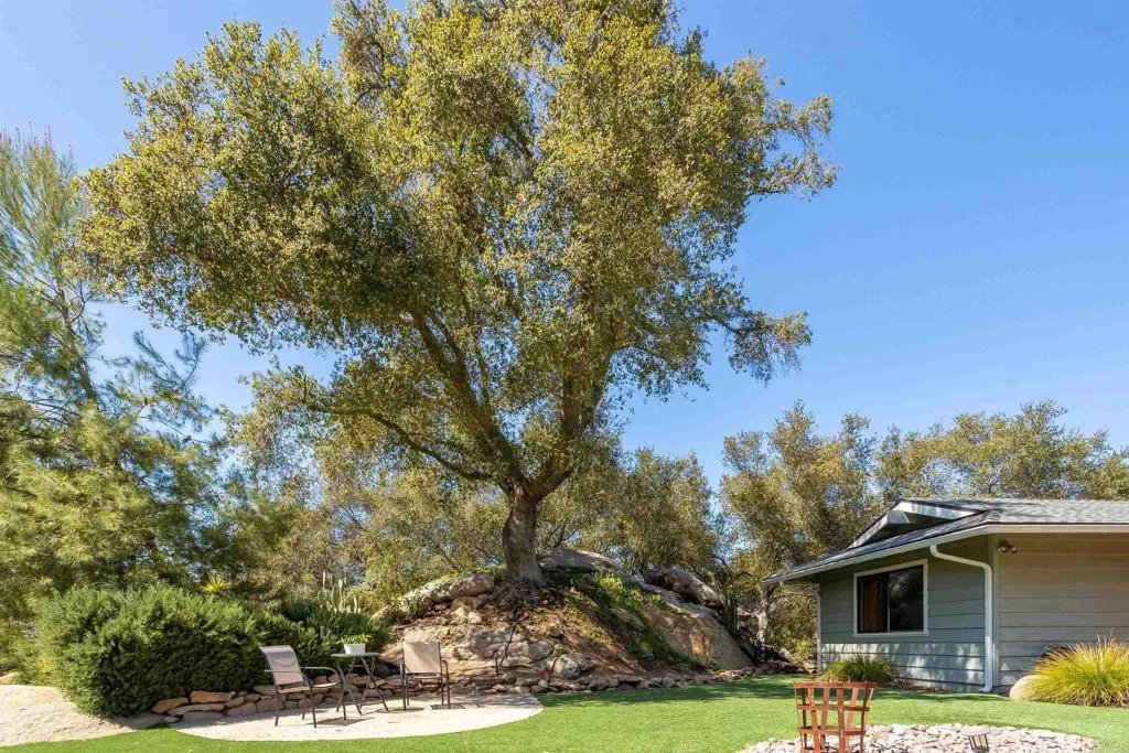 https://cdn.realtyfeed.com/cdn/127/306395349/c899f8ea7d4219d148cc81aa1fe7c803.webp