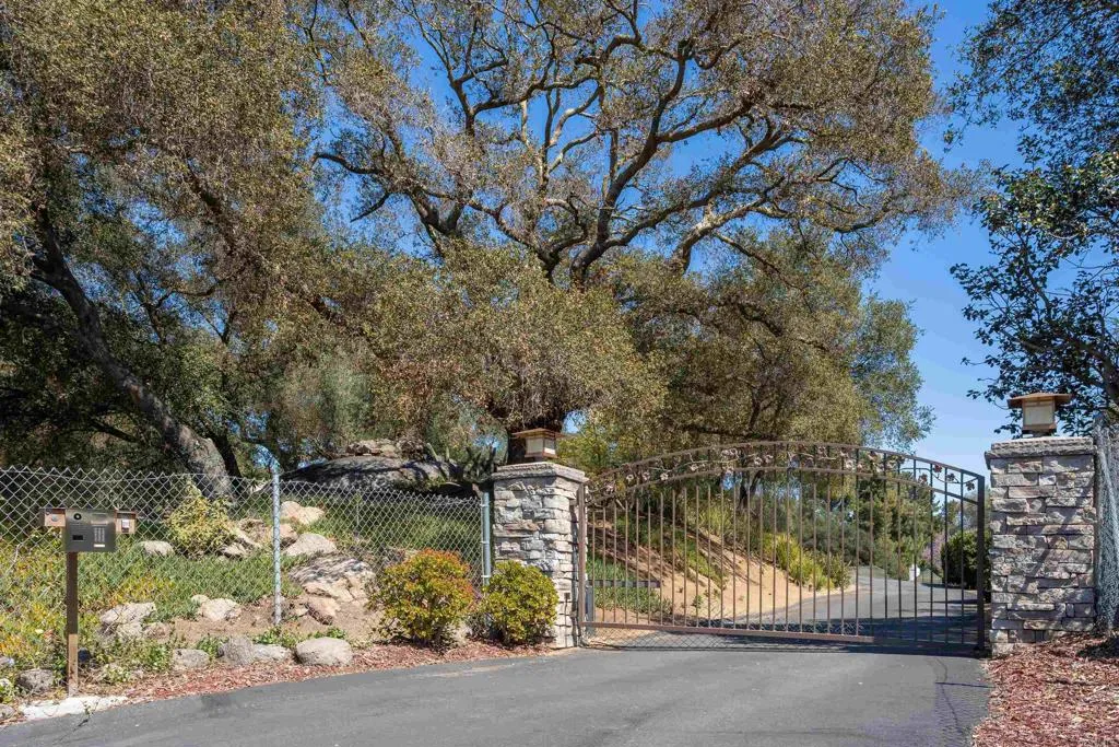 https://cdn.realtyfeed.com/cdn/127/306395349/c96911b37785a3edc0922a1e6e65c74e.webp
