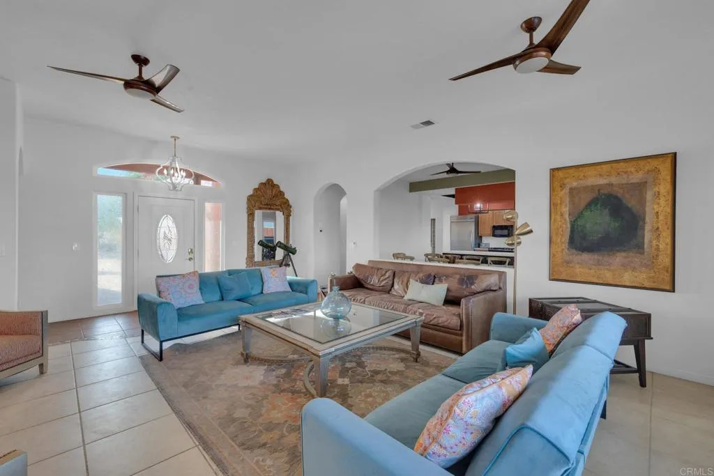 https://cdn.realtyfeed.com/cdn/127/306395689/ffb4f196b97cd98904105b28f681bb41.webp
