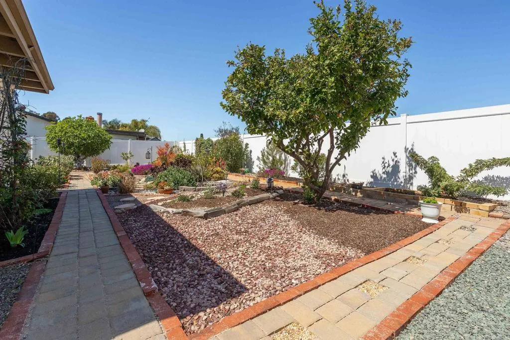 https://cdn.realtyfeed.com/cdn/127/306396149/971b2e2f5b41d1814ce65e70c2130dc7.webp