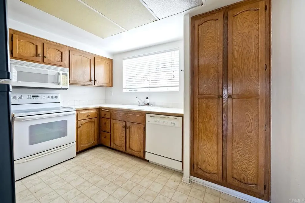https://cdn.realtyfeed.com/cdn/127/306396151/274c48d18583f65dcd0a78f5a9bcd792.webp