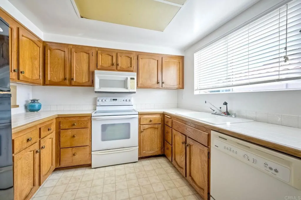 https://cdn.realtyfeed.com/cdn/127/306396151/dbfdc775c41f8dd045a87e6448849c42.webp