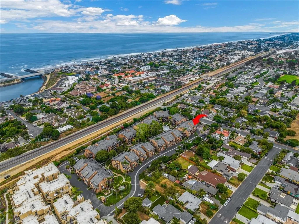 https://cdn.realtyfeed.com/cdn/127/306397053/ce8c3138a616b93313e68aa8d343b00b.webp