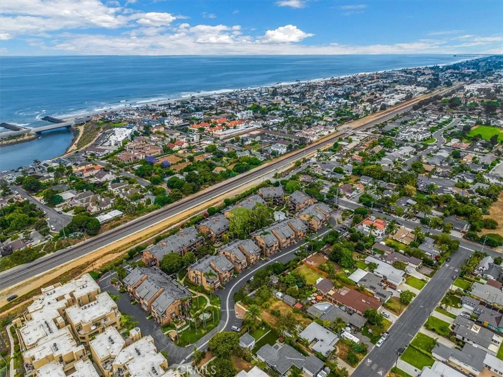 https://cdn.realtyfeed.com/cdn/127/306397053/f195f82c2019bb0add2a11341f18abab.webp