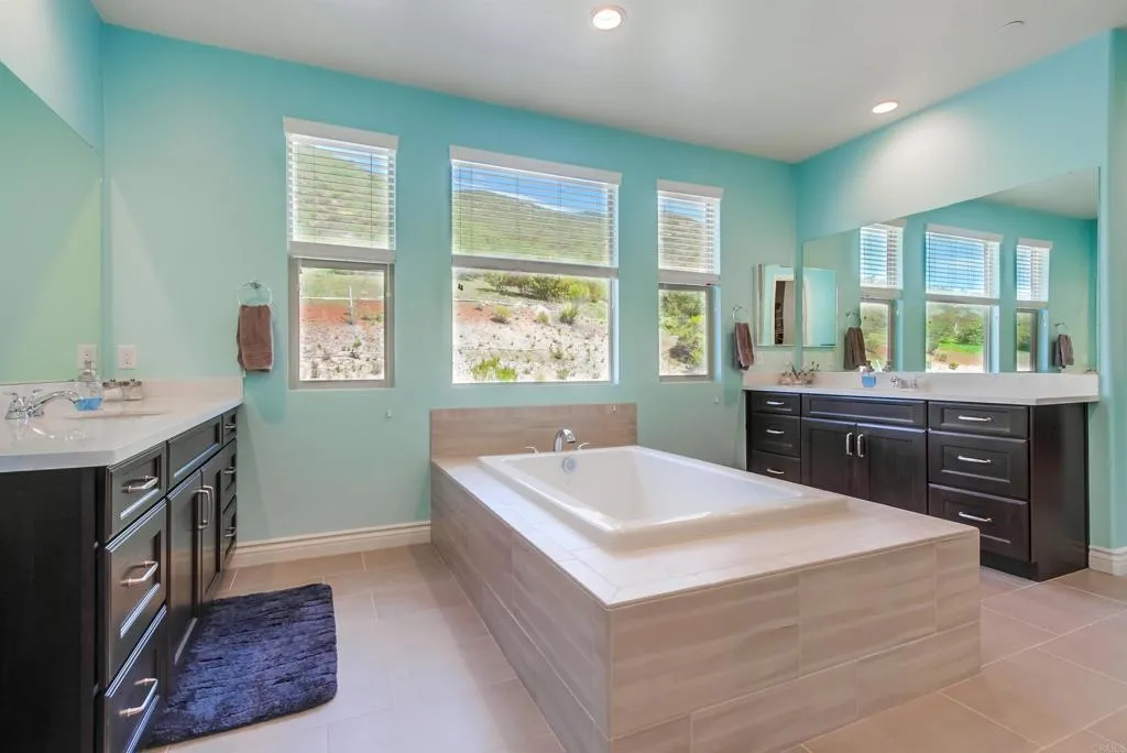 https://cdn.realtyfeed.com/cdn/127/306397143/f9ed00cc18515ed297018f95212c03ce.webp