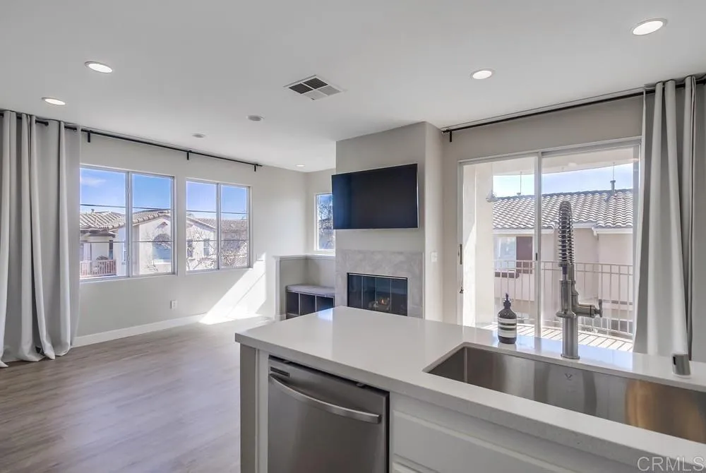 https://cdn.realtyfeed.com/cdn/127/306397291/81fa9e136010126cb28ffff1ee9110ec.webp