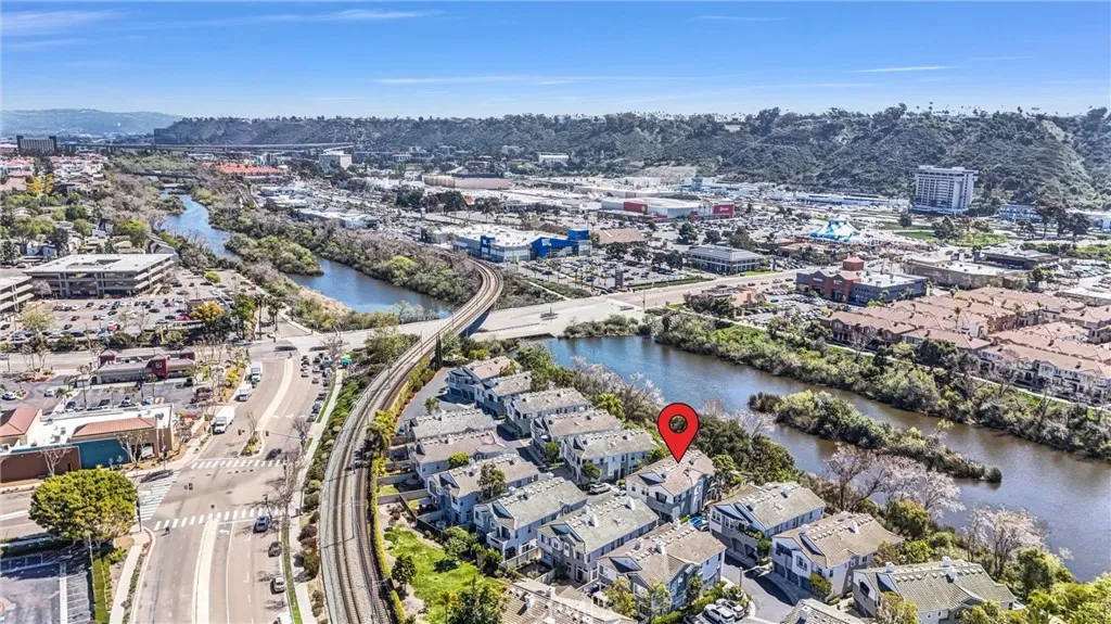 https://cdn.realtyfeed.com/cdn/127/306397378/8acf1df9a2b61f42f17c82647f82d096.webp