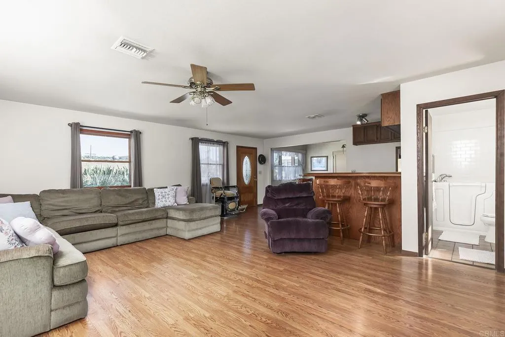 https://cdn.realtyfeed.com/cdn/127/306397419/24d82ae1d73805a3ed50671c7756f243.webp