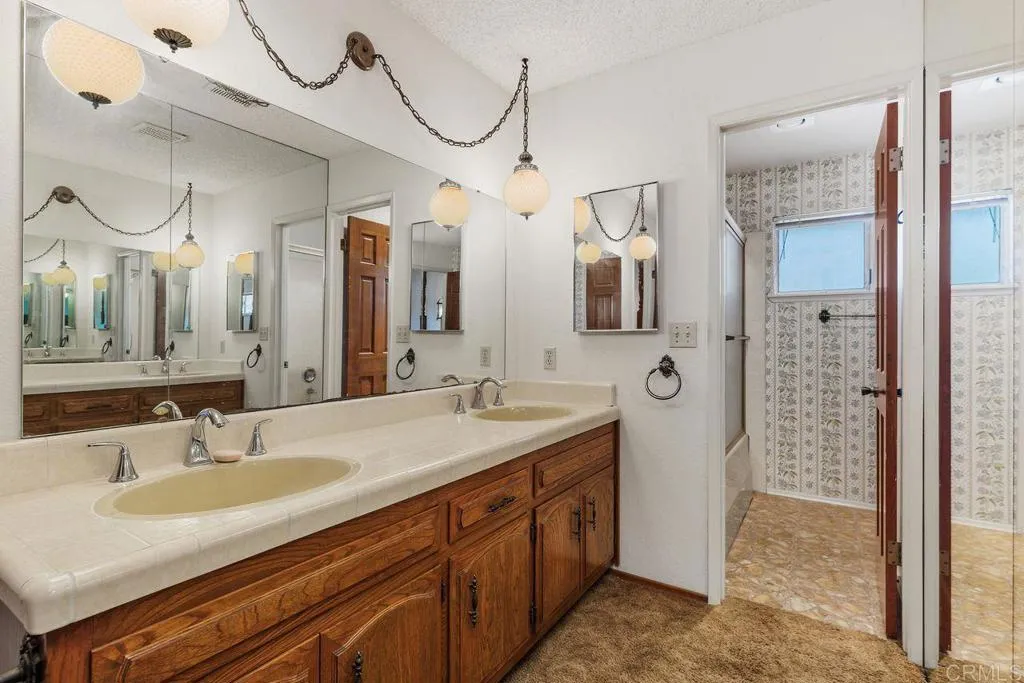 https://cdn.realtyfeed.com/cdn/127/306398359/67acbf1ab938089fe5b00de6e9830eff.webp