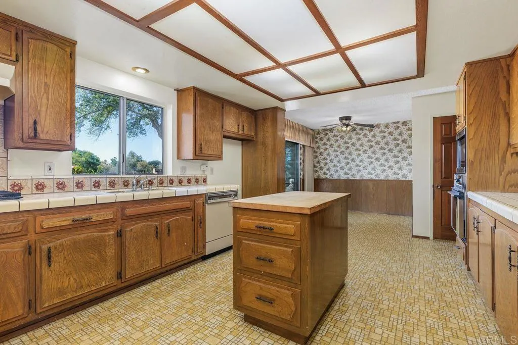https://cdn.realtyfeed.com/cdn/127/306398359/840ec2b33aeecedadd795c290ed1fc00.webp